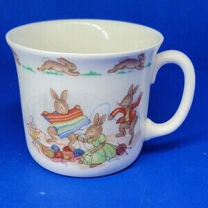 Royal Doulton Bunnykins Unravel Knitting Collectible Cup